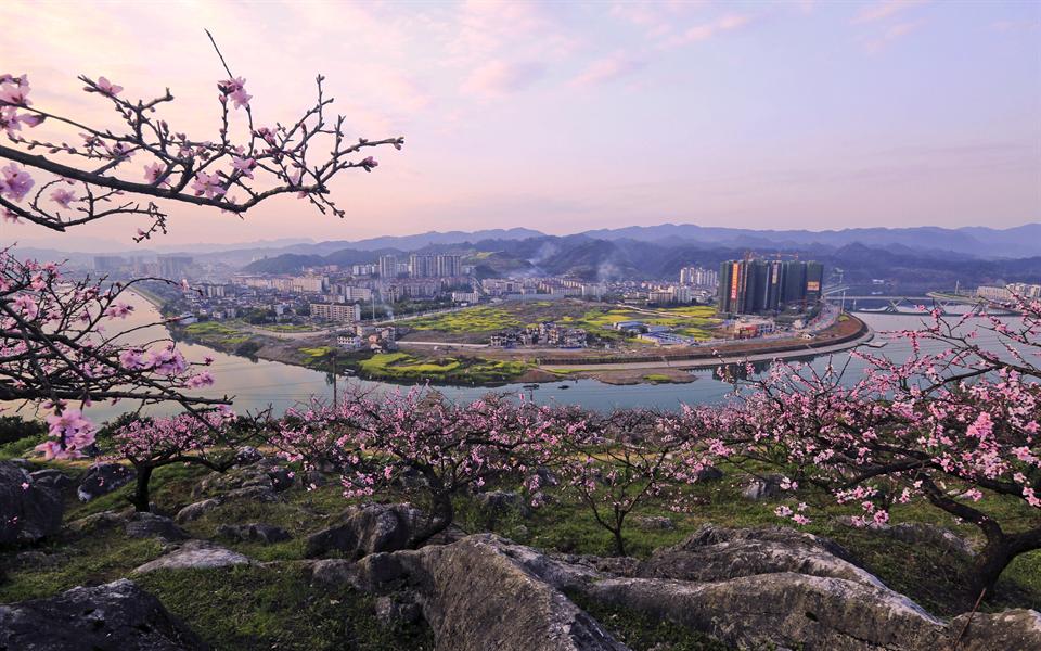 张家界：砥砺奋进七十年 旅游崛起“新地标”